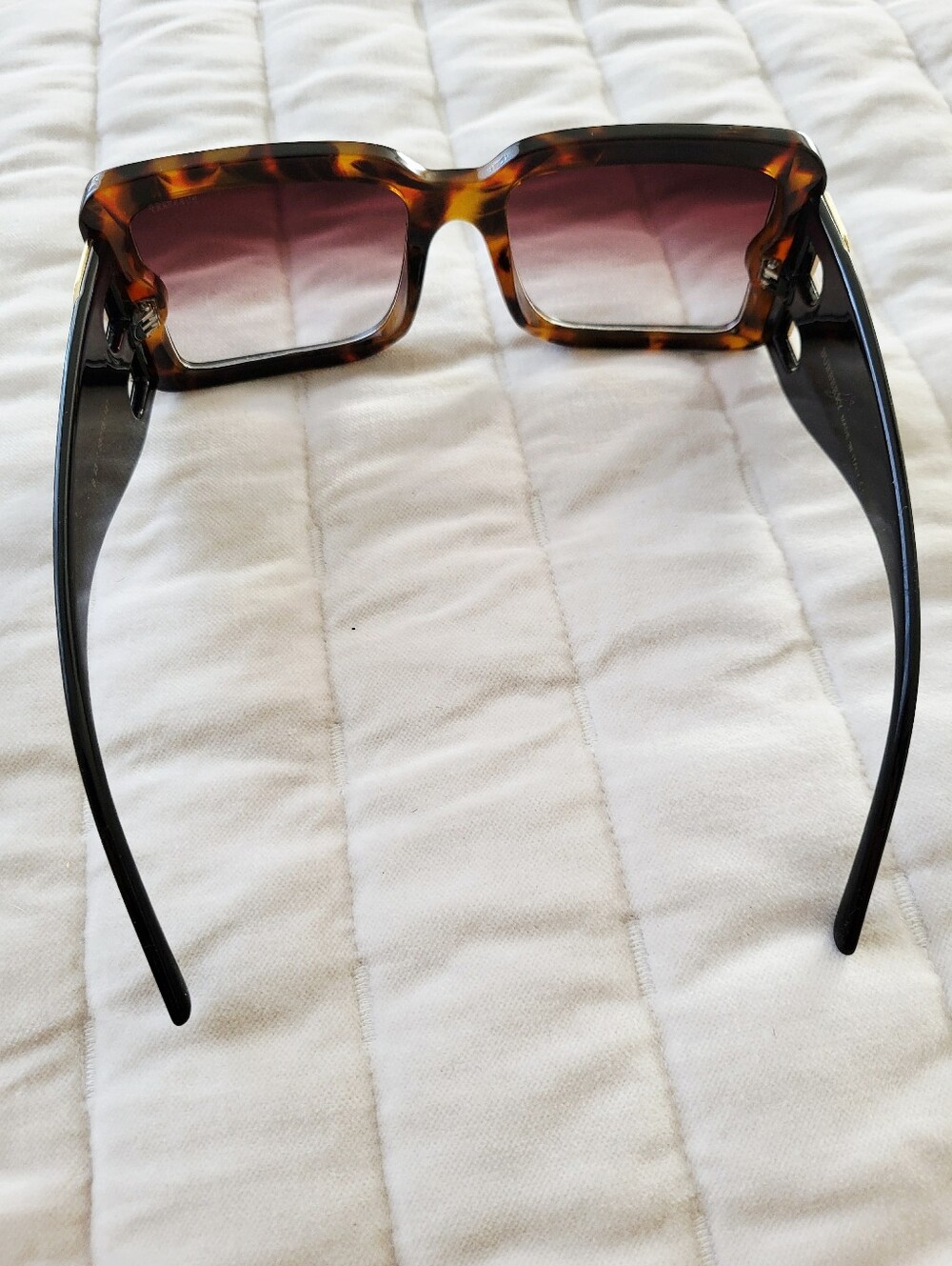 Burberry Frith Oversized Tortoiseshell & Black Square Sunglasses With B Accent - Picture 8 of 15